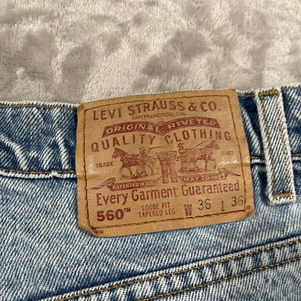 Vintage Levis 560 Jeans Mens 36x36 Blue Loose Tapered 90s Light Wash Y2K - Picture 6 of 14
